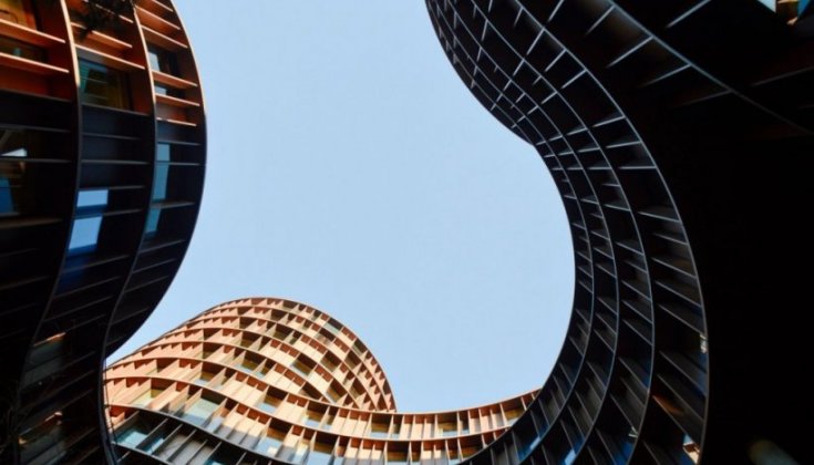 Foto byggnadsfasad med kurvor