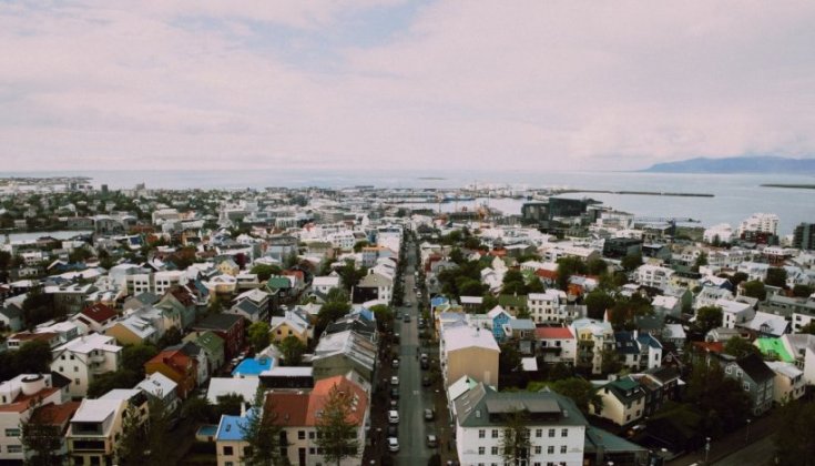 Färgglada hustak i Reykjavík, Island